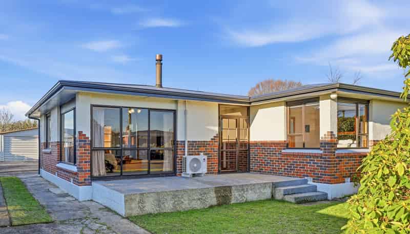 16 Stirling Crescent, Mosgiel