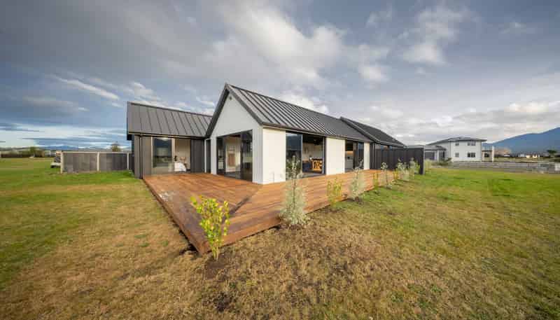 60 Takitimu Avenue, Te Anau