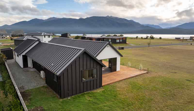 60 Takitimu Avenue, Te Anau