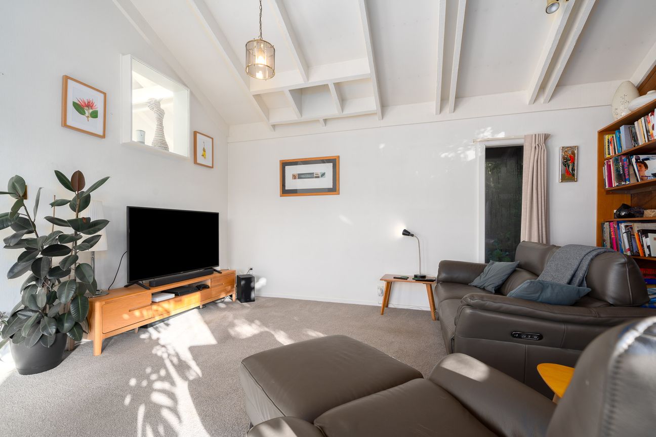 Four Bedroom Family Home in Churton Park – pohled 5