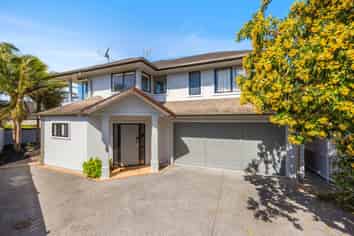 2/4 Rogers Avenue, Eastern Beach