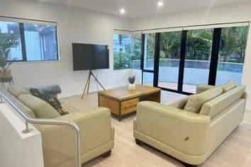 2/4 Rogers Avenue, Eastern Beach