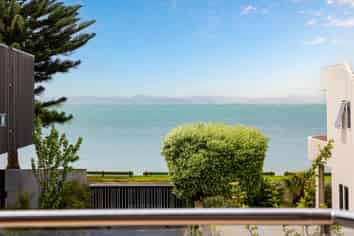 2/4 Rogers Avenue, Eastern Beach