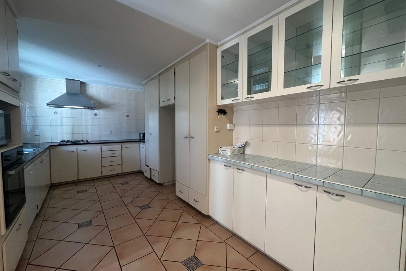 Spacious Three Bedroom Property - Widok 6