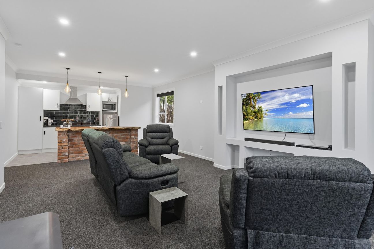 Renovated and Ready With Large Garaging! – pohled 6