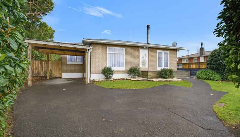 11 Island View Road, Western Heights