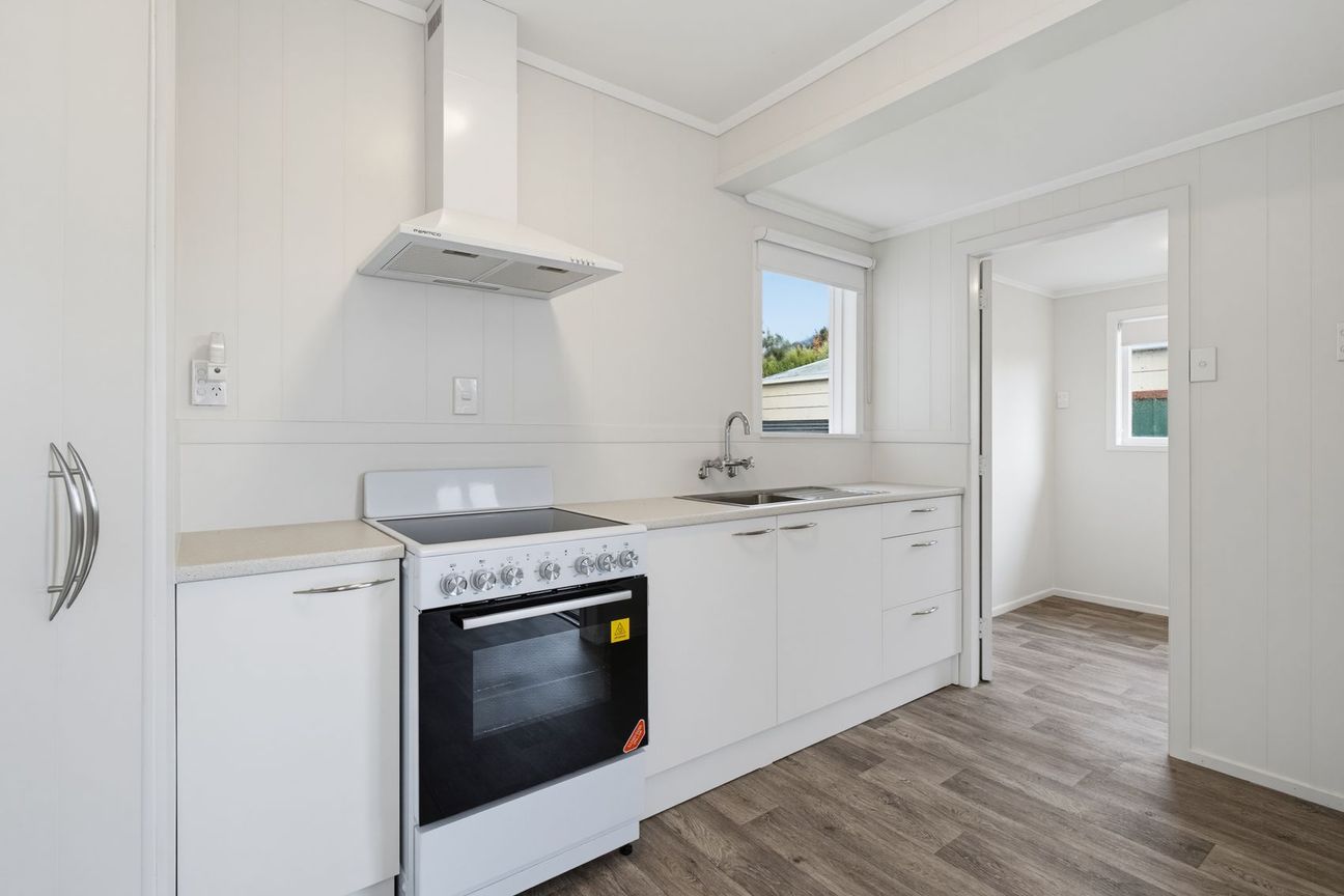 Impeccably Renovated, Sunny, Move-In Ready - Vista 4