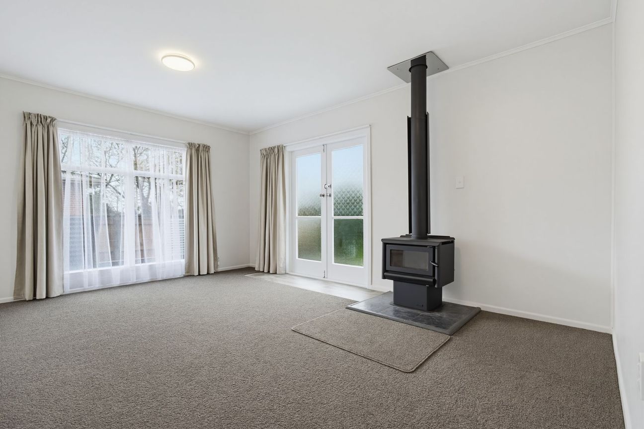 Impeccably Renovated, Sunny, Move-In Ready - Vista 5