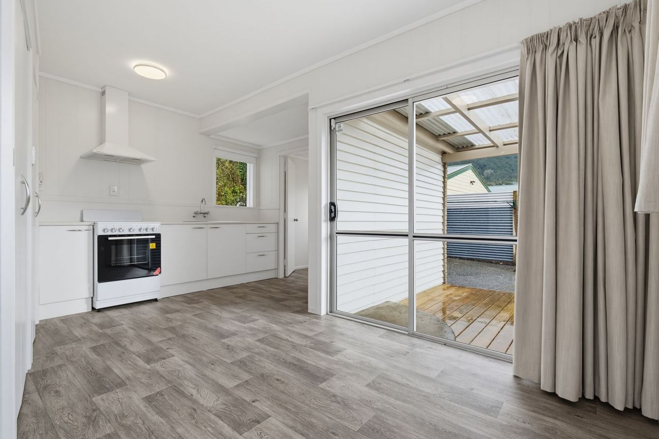 Impeccably Renovated, Sunny, Move-In Ready - Vista 3