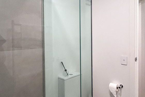 Modern 2BR Apt with Pool & AC! - Altro