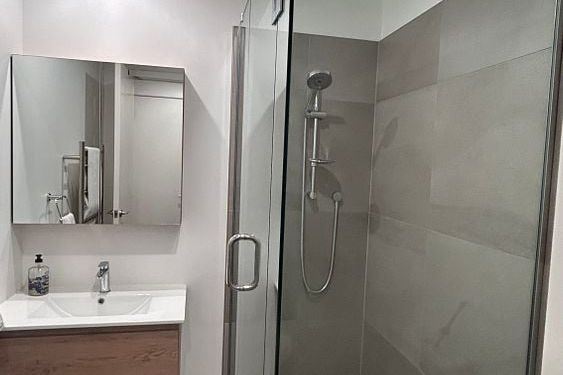 Modern 2BR Apt with Pool & AC! - Vista 6