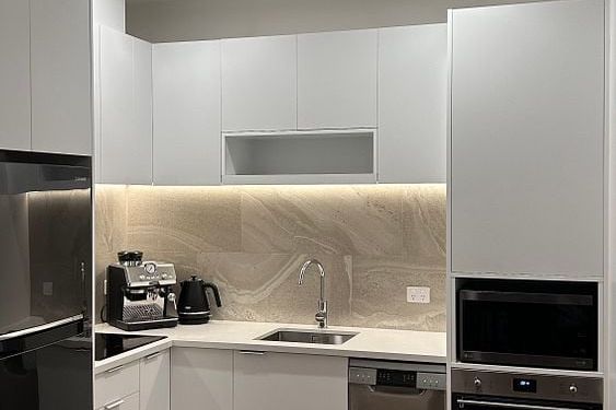 Modern 2BR Apt with Pool & AC! - Vista 5