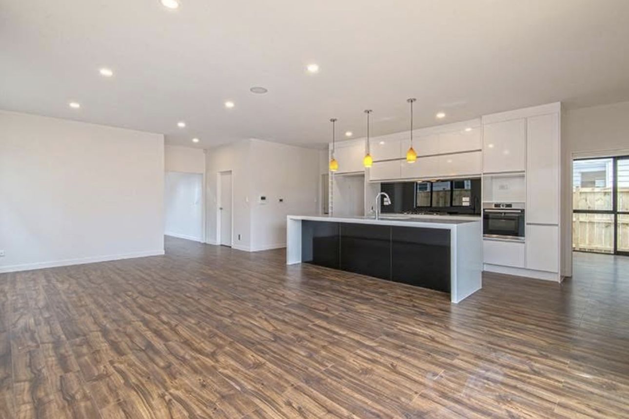 Exceptional 6 Bedroom Family Home with Income-Offset Potential – 21 Timmer Road, Flat Bush - Flere