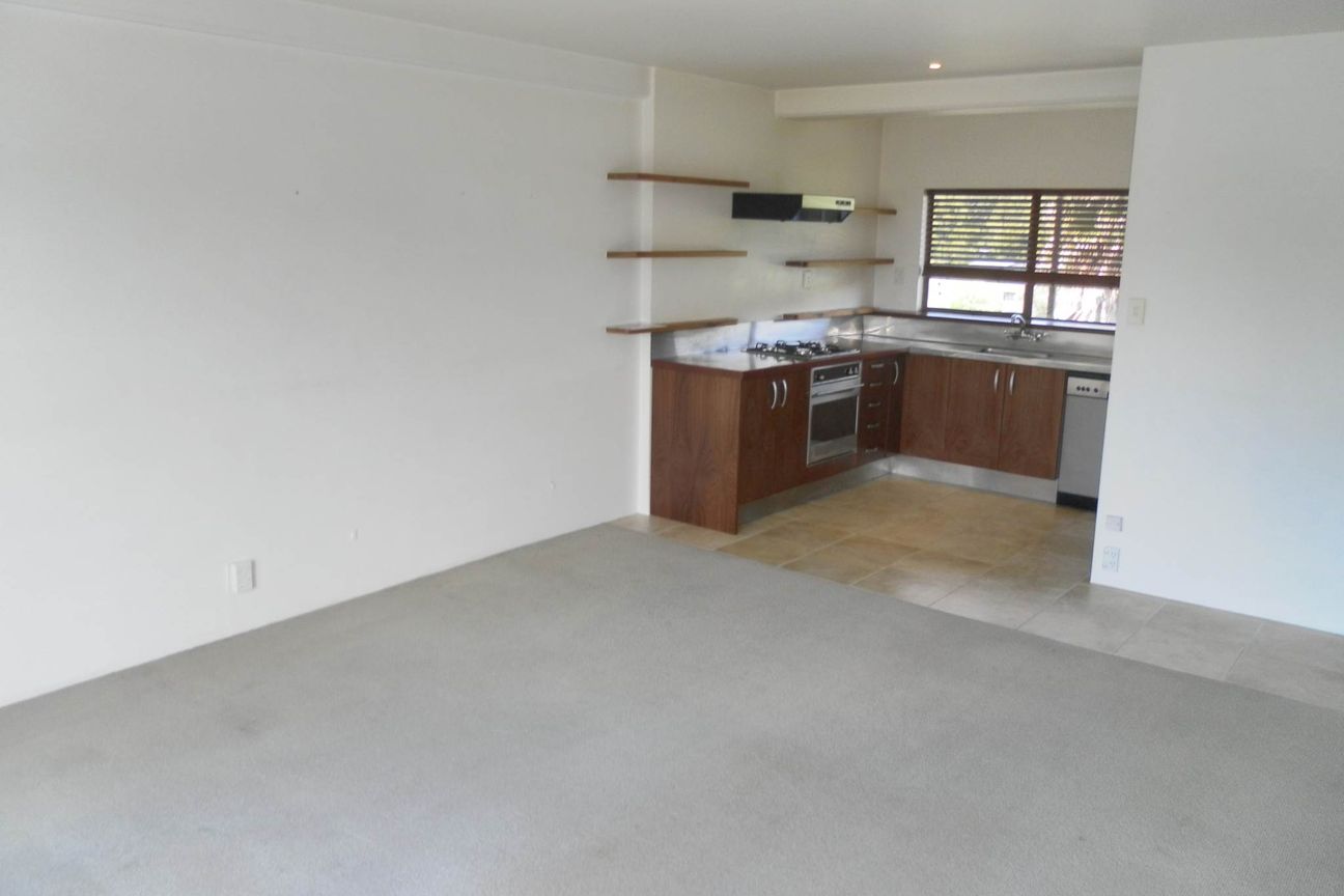 Groovy 70s Vibes: Charming Two-Bedroom Split-L... - Mehr