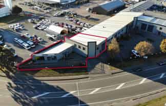 Functional office and warehouse in prime location