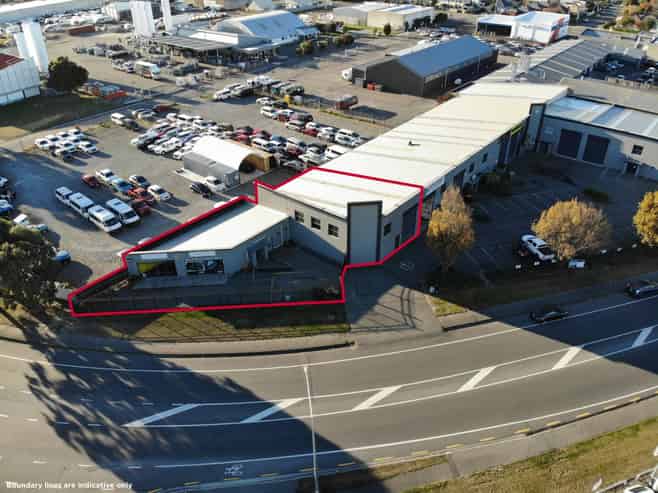 Functional office and warehouse in prime location