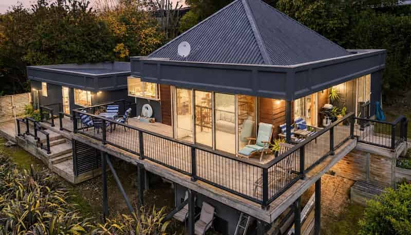 1640 Cust Road, Cust