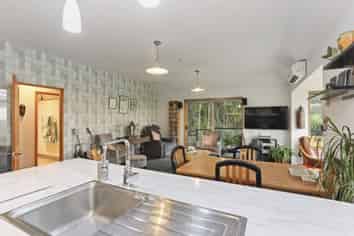 1640 Cust Road, Cust