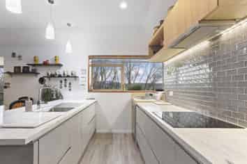 1640 Cust Road, Cust