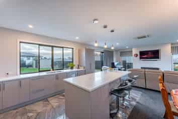 8 Lancewood Terrace, Oceanview