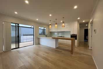 2 Crompton Place, Orewa