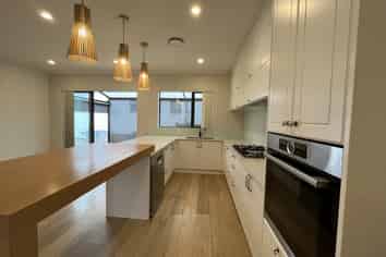 2 Crompton Place, Orewa