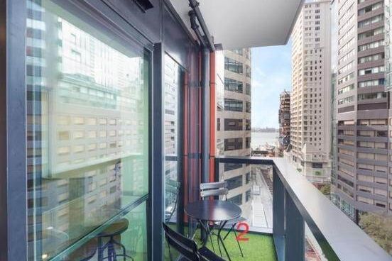 CBD 1 Bed 1 Bath Apartment - Mehr