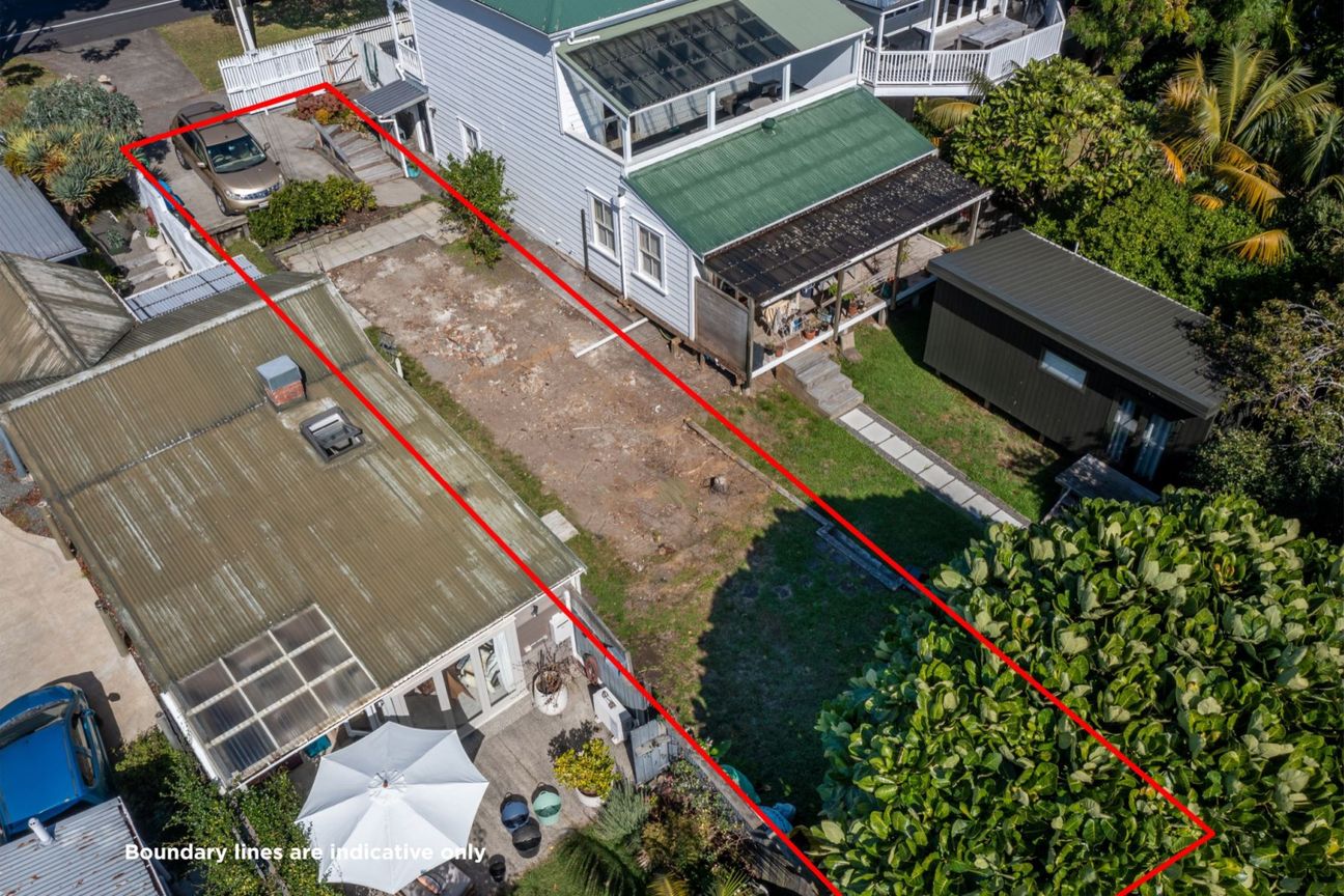 Rare North-Facing Section with Resource Consent - Widok 3