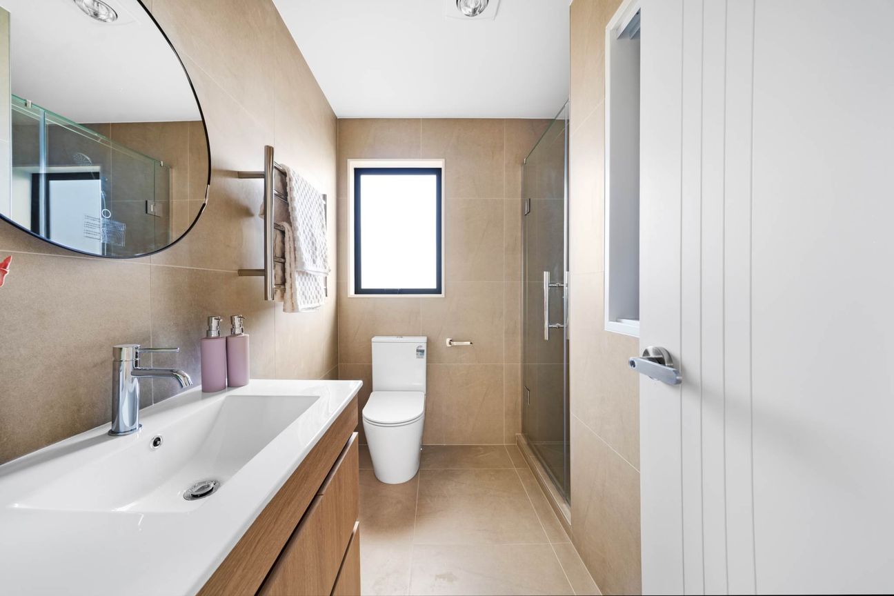 Say Goodbye to Renting - Own Freehold Now - Meer