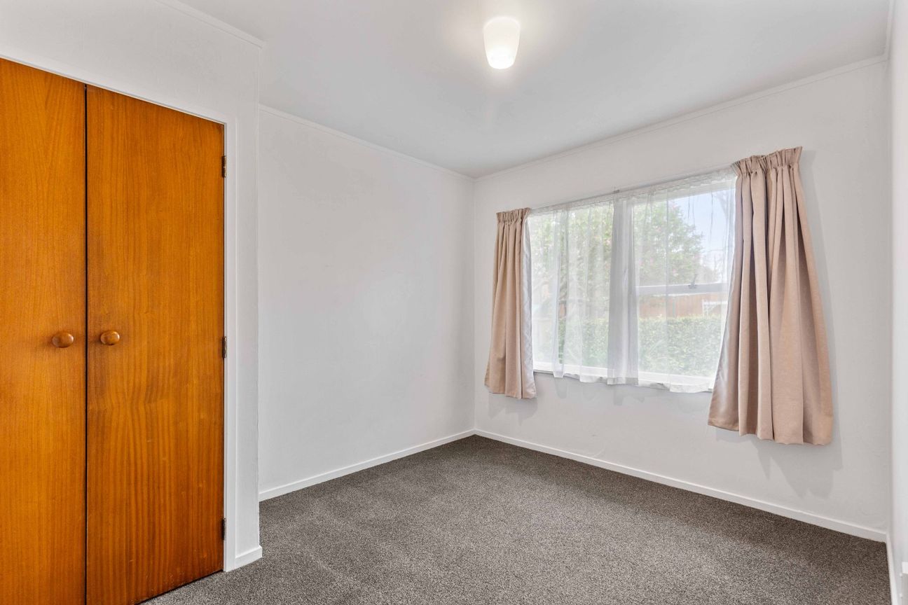 Private North-Facing Two-Bedroom Unit in a Prime Location - Więcej
