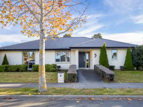 5 Blackadder Road, Pegasus