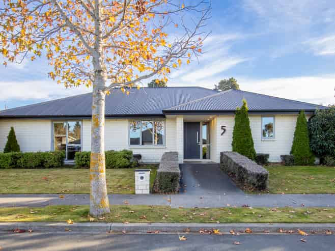 5 Blackadder Road, Pegasus