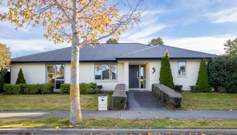 5 Blackadder Road, Pegasus