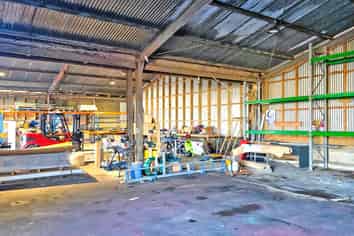 HIGH EXPOSURE VERSATILE PREMISES
