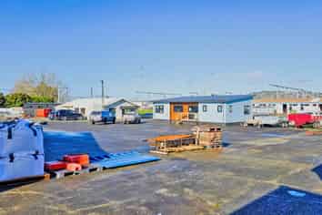 HIGH EXPOSURE VERSATILE PREMISES
