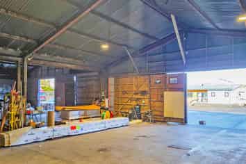 HIGH EXPOSURE VERSATILE PREMISES

