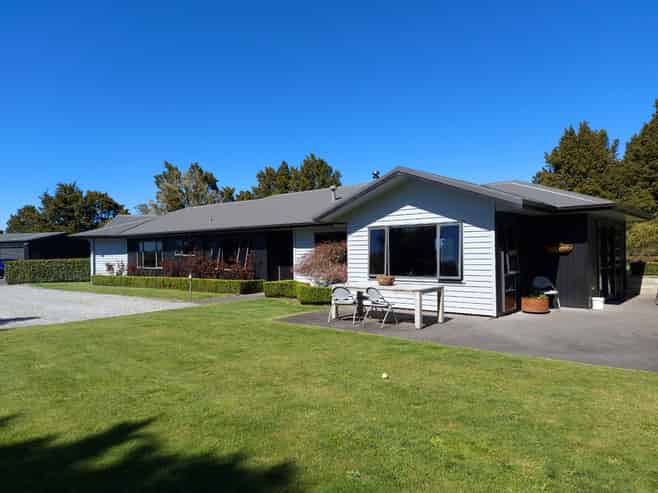 1443 Poihipi Road, Kinloch