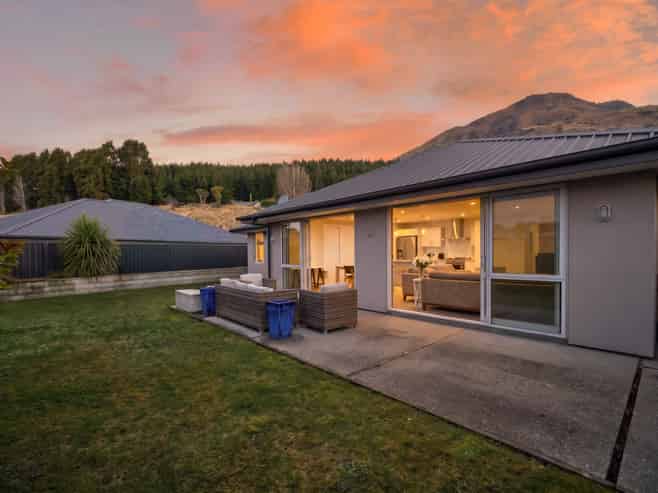 37 Risinghurst Terrace, Lower Shotover