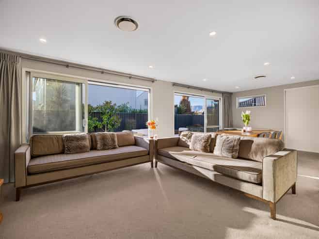 37 Risinghurst Terrace, Lower Shotover