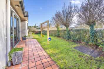 1 Sunnyhills Avenue, Glenview