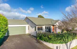 1 Sunnyhills Avenue, Glenview