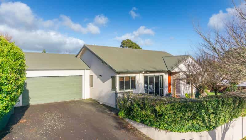 1 Sunnyhills Avenue, Glenview