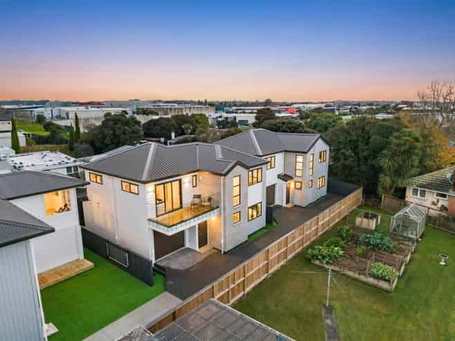 46a & 46b Woodford Avenue, Henderson