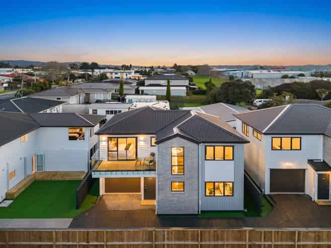 46a & 46b Woodford Avenue, Henderson