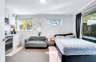 B/8/30 Hunter Street, Hamilton Lake