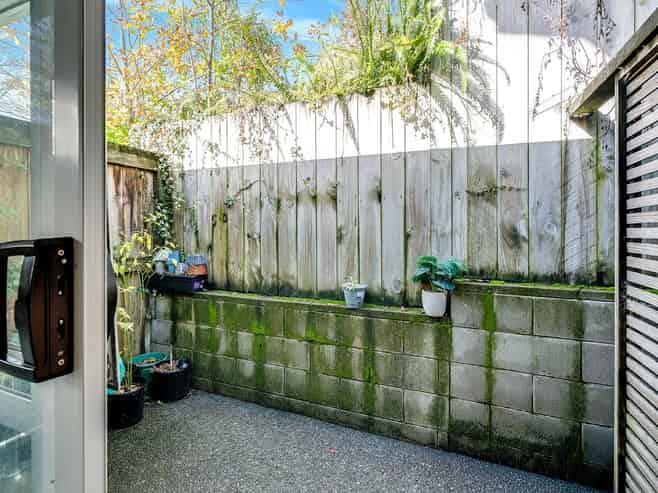 B/8/30 Hunter Street, Hamilton Lake
