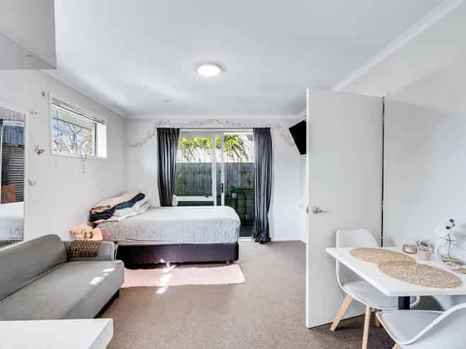 B/8/30 Hunter Street, Hamilton Lake