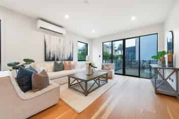 18B The Esplanade, Eastern Beach