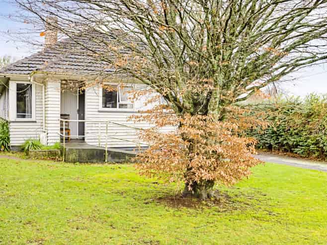 70 Pembroke Road West, Stratford