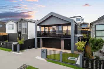 16 Pakirikiri Street, Long Bay